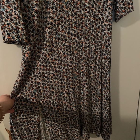 LOFT Dresses & Skirts - Loft print dress never worn. Size 12.